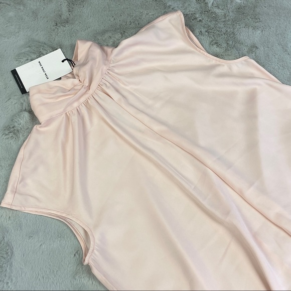 Who What Wear Tops - Who What Wear Mock Neck Sleeveless Top blouse peach blush large NWT